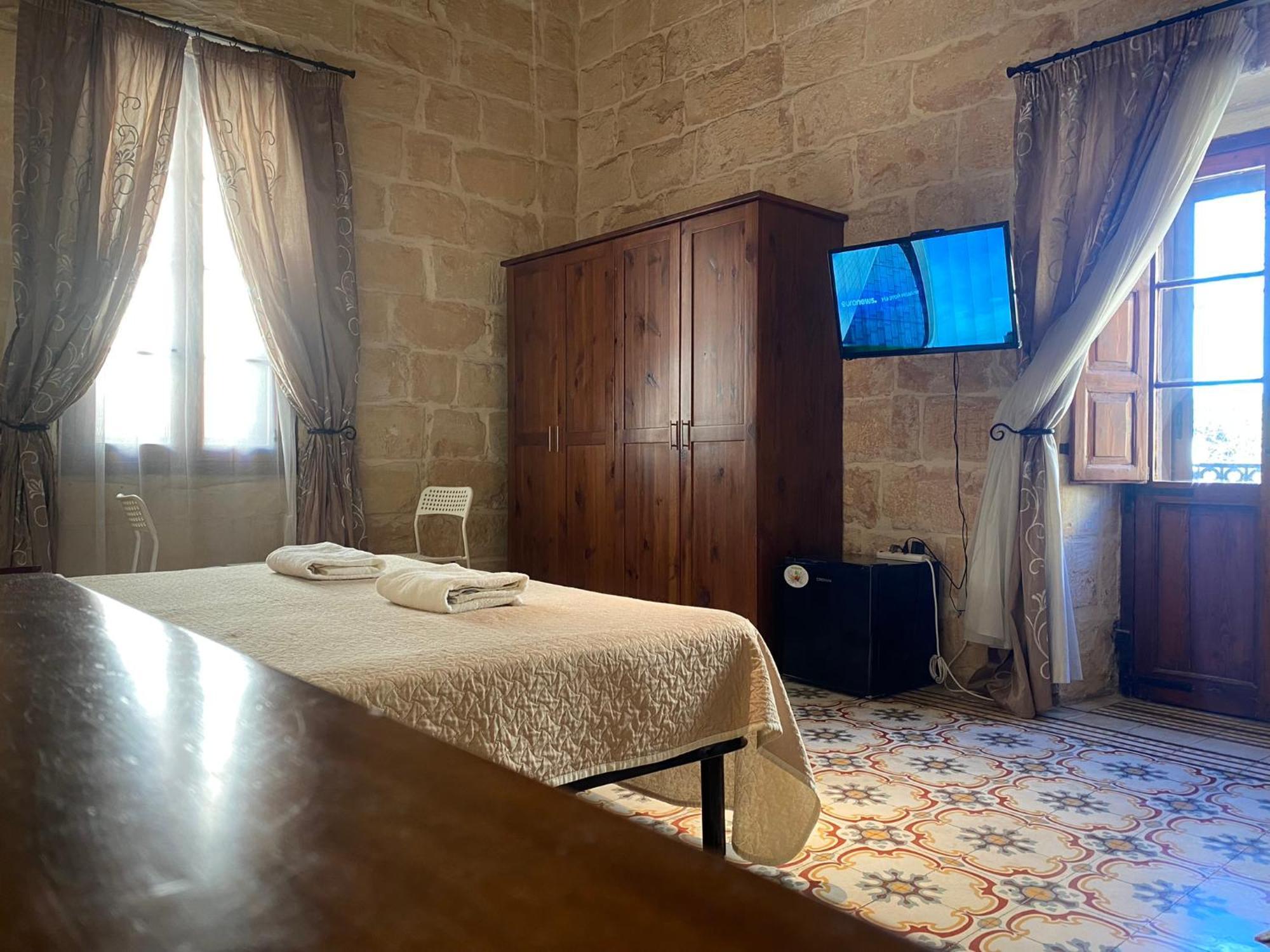 Xemx Hotel Qala Екстериор снимка