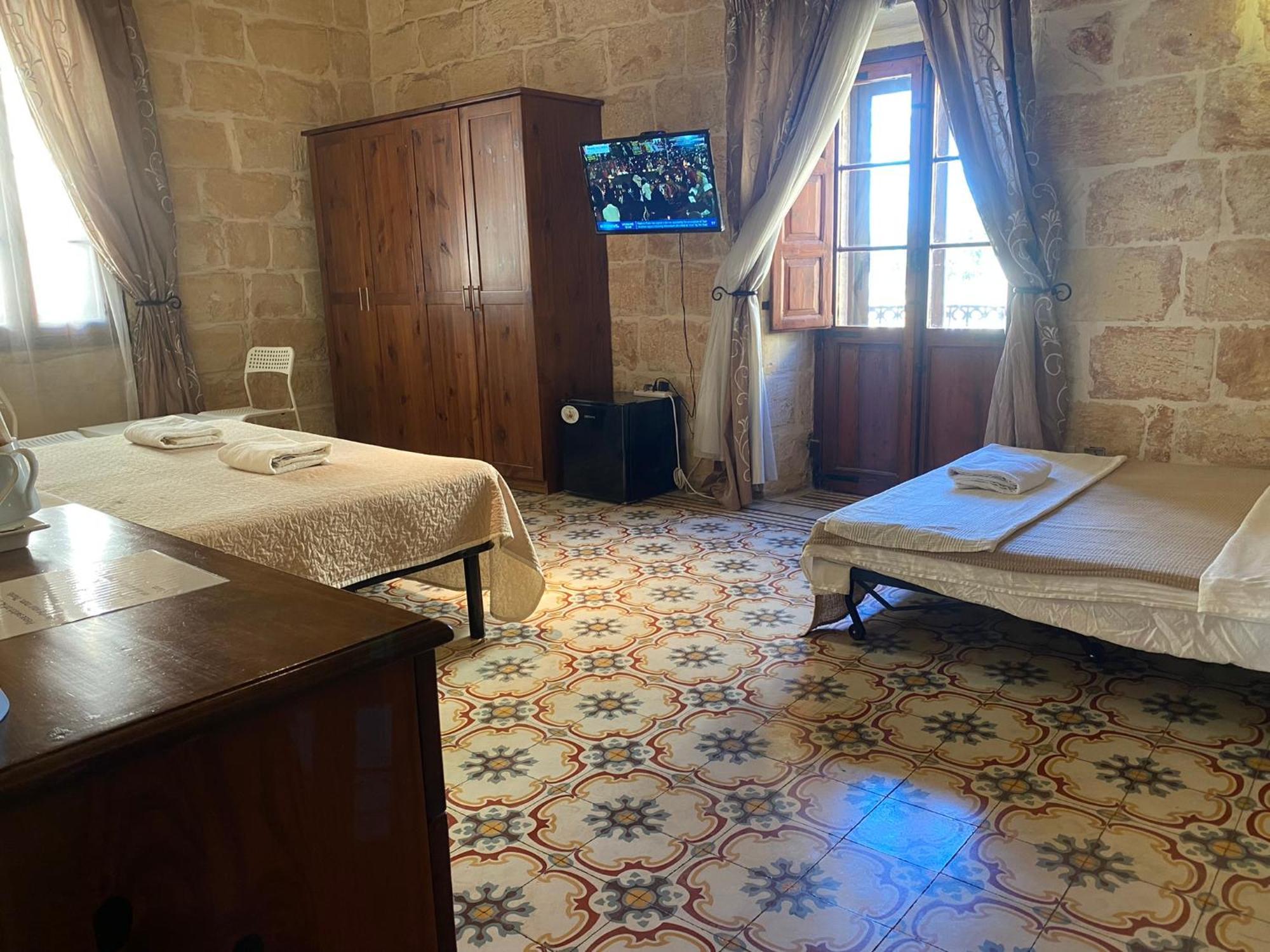 Xemx Hotel Qala Екстериор снимка