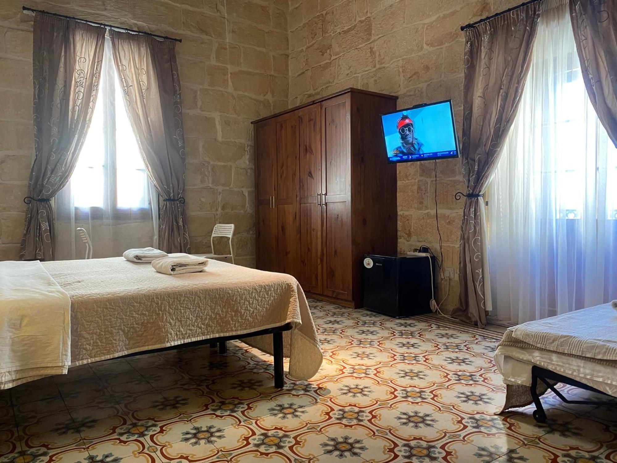 Xemx Hotel Qala Екстериор снимка